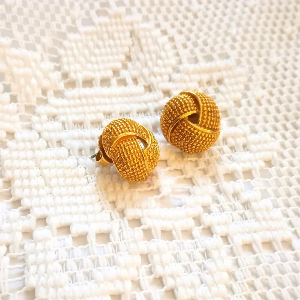 Avon Textured Knot Post Earrings Women's Vintage Gold Tone Stud Jewelry